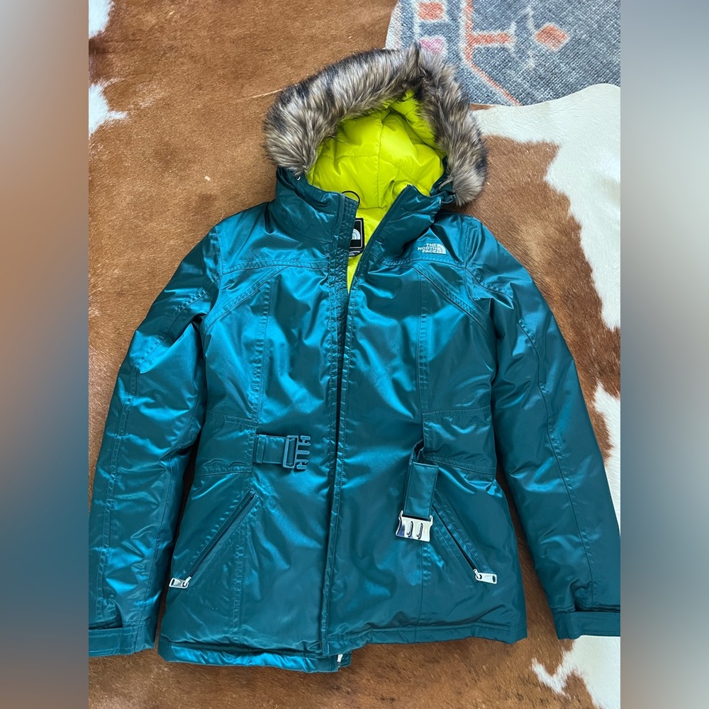 The North Face Women’s HyVent Insulated Parka Jacket S/P Teal with Fur Hood